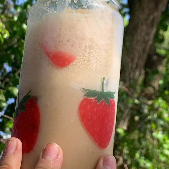 Strawberry 🍓 glass cup - Picture 4 of 4